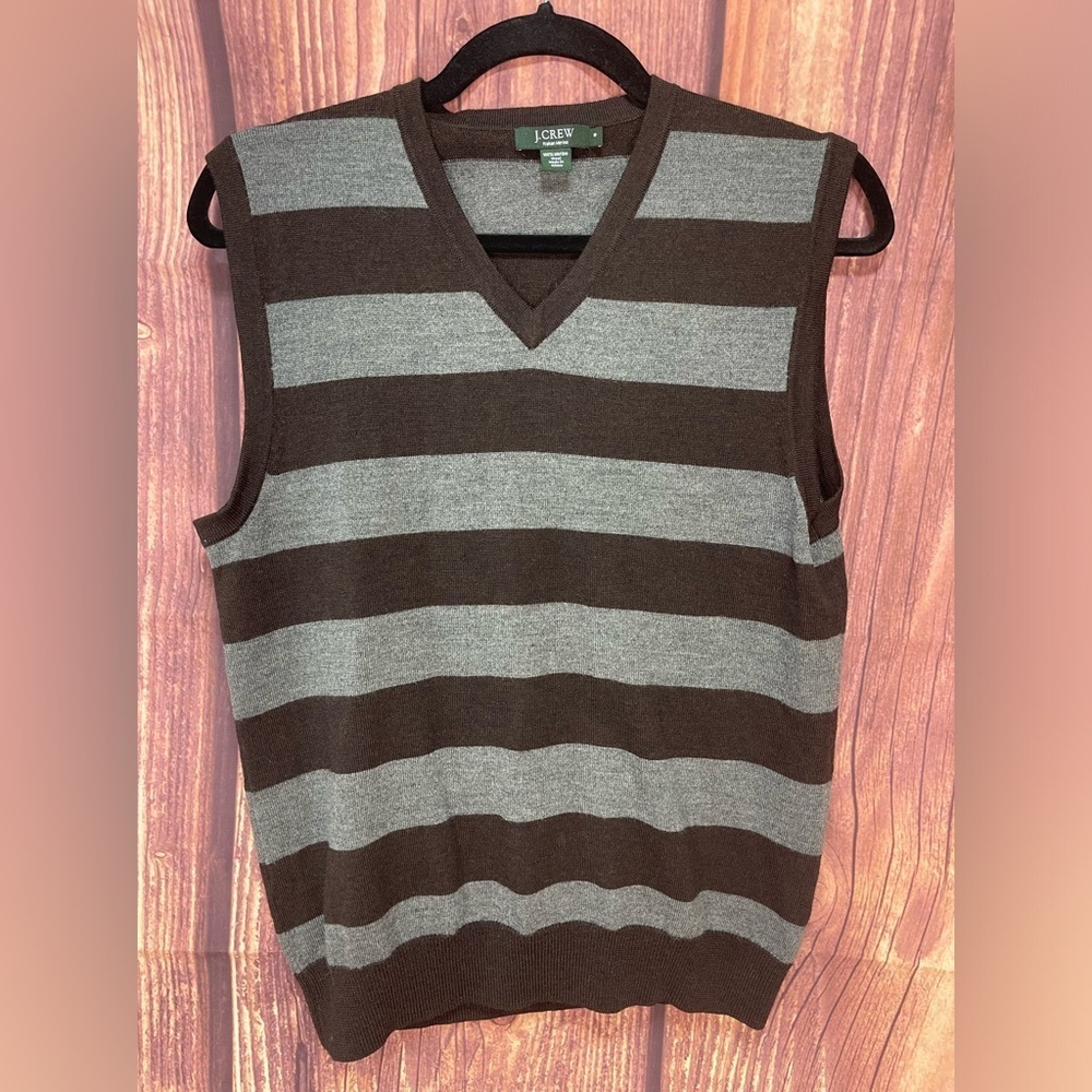J. Crew Italian Merino V-neck sleeveless pullover sweater Men’s size S